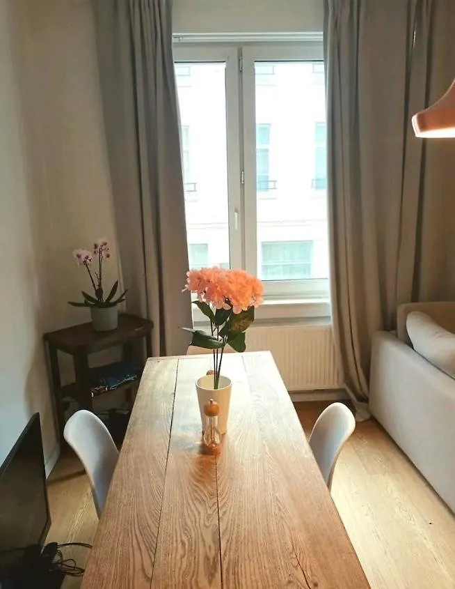 Beautiful 2 Bedroom Apartment In Place Flagey Bxl Bruxelles 0*,  Belgien